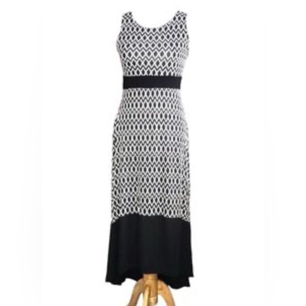 Apt 9 medium black white Ikat design
